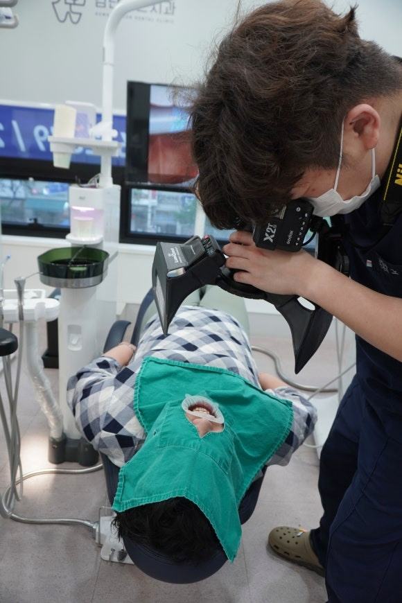 검단가온치과 DSLR 정밀 구강 촬영, 진료 전 고해상도로 구강 상태를 기록합니다